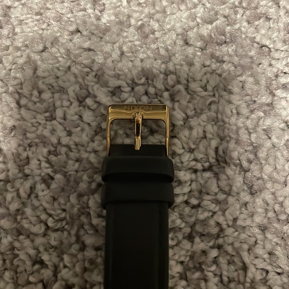 Women’s Nixon watch - Picture 3 of 5